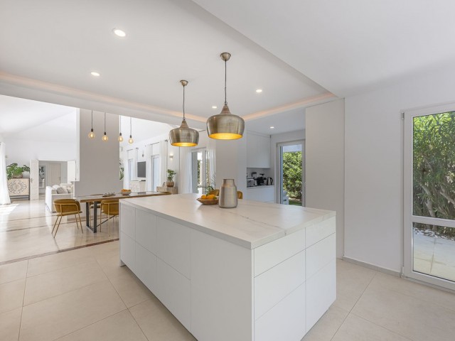 5 Bedrooms Villa in Sotogrande Costa