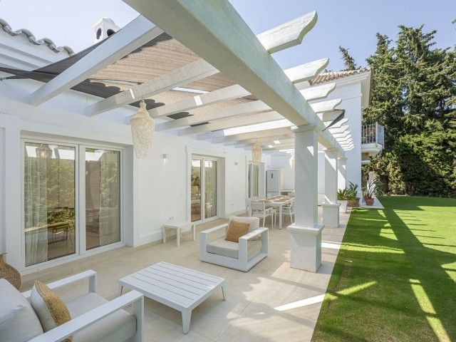 5 Bedrooms Villa in Sotogrande Costa