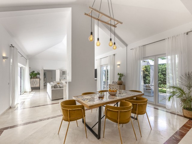 5 Bedrooms Villa in Sotogrande Costa