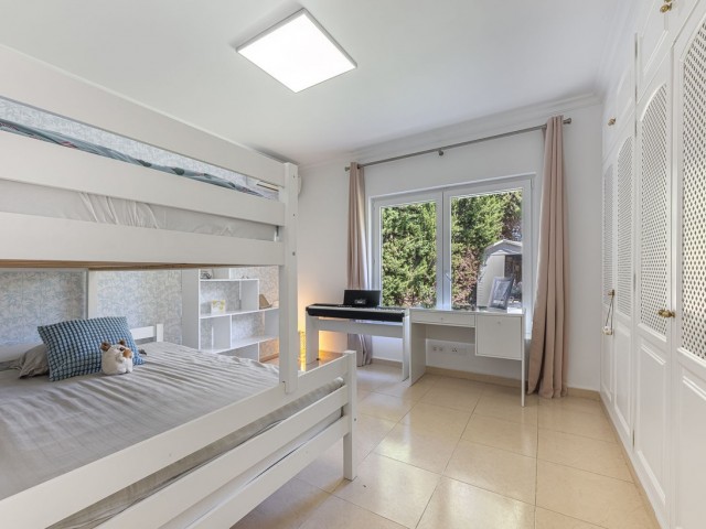 5 Bedrooms Villa in Sotogrande Costa