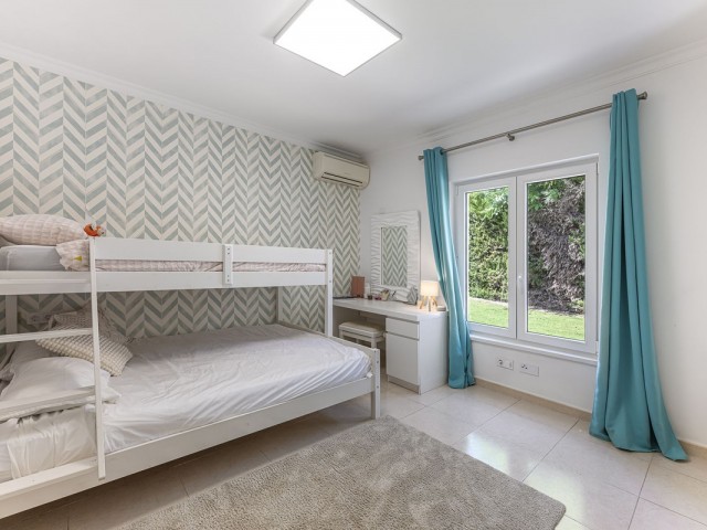 5 Bedrooms Villa in Sotogrande Costa