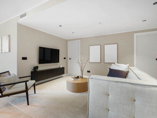 Apartamento con 4 Dormitorios  en Nueva Andalucía
