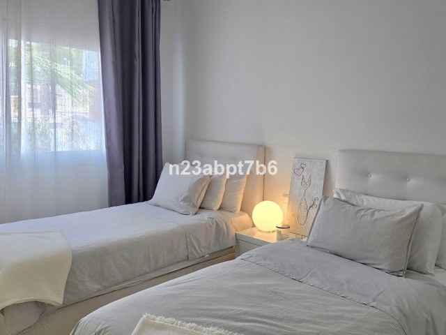 Apartamento con 2 Dormitorios  en Nueva Andalucía
