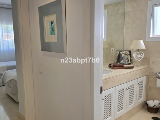 Apartamento con 2 Dormitorios  en Nueva Andalucía