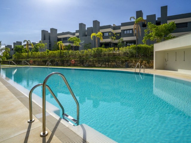 Apartamento con 3 Dormitorios  en Estepona