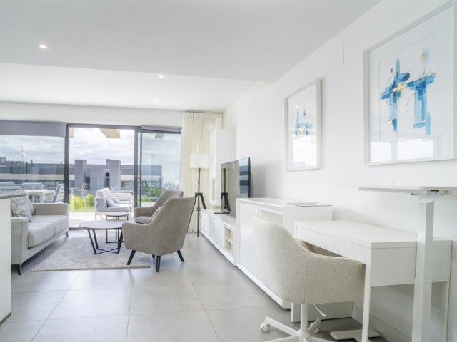 Apartamento con 3 Dormitorios  en Estepona