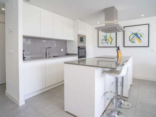 Apartamento con 3 Dormitorios  en Estepona