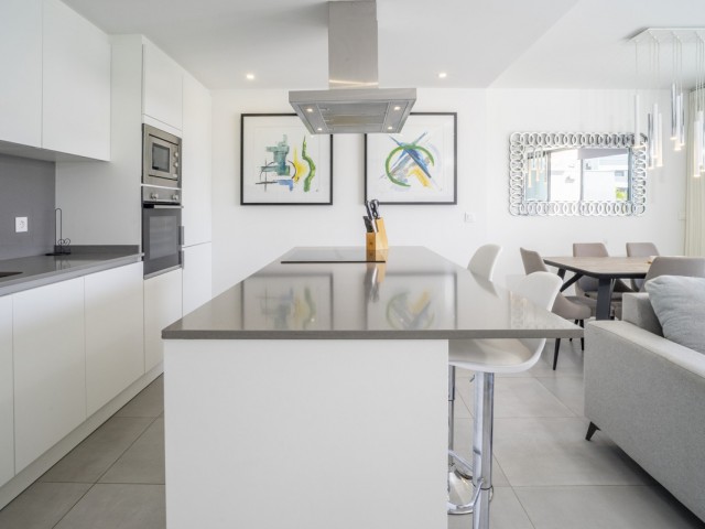Apartamento con 3 Dormitorios  en Estepona