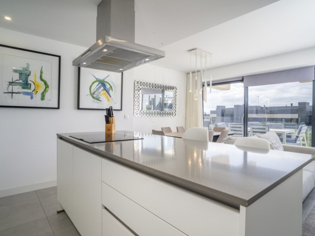Apartamento con 3 Dormitorios  en Estepona