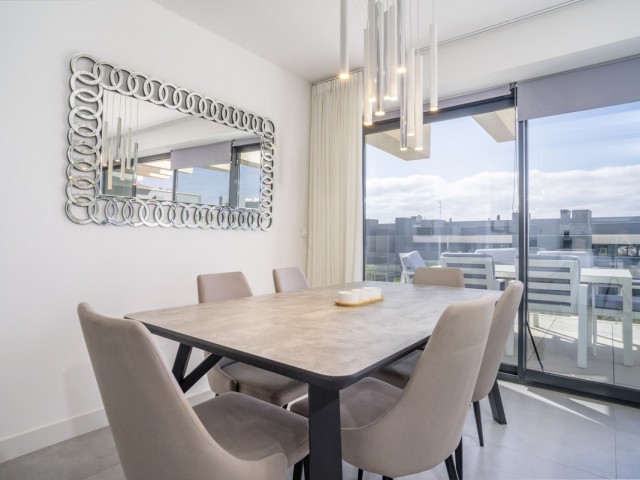 Apartamento con 3 Dormitorios  en Estepona