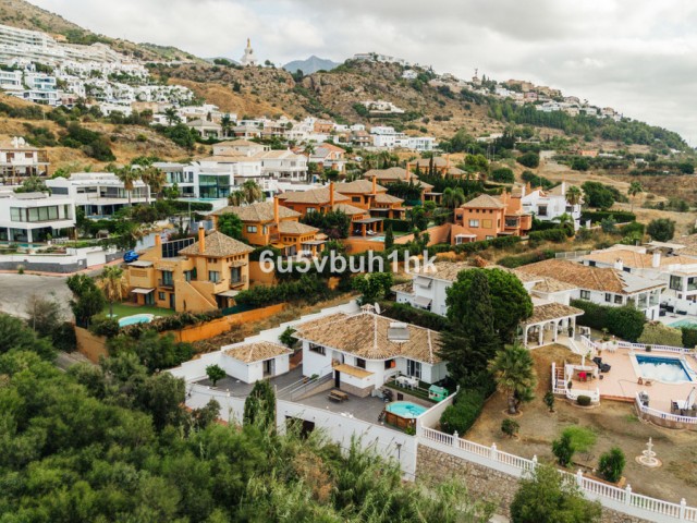 4 Bedrooms Villa in Benalmadena