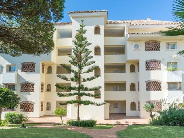 2 Bedrooms Apartment in Elviria