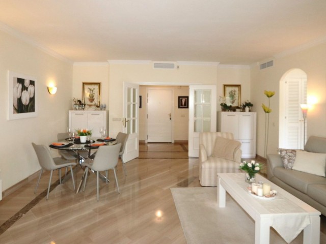 2 Bedrooms Apartment in Elviria