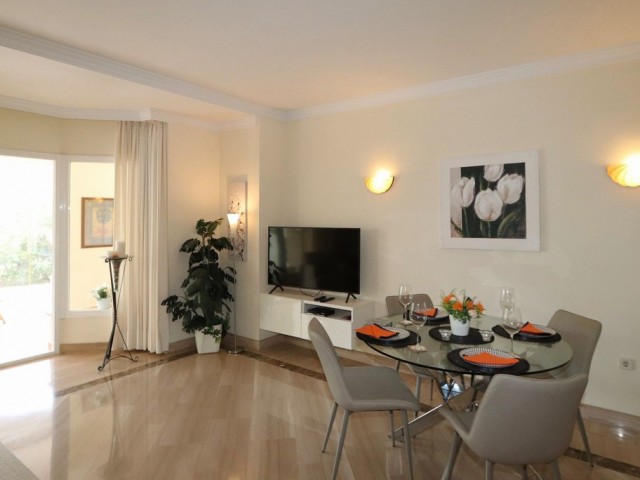 2 Bedrooms Apartment in Elviria