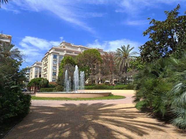 Apartamento con 2 Dormitorios  en Estepona