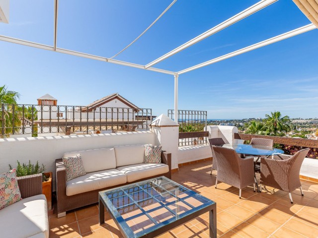 2 Bedrooms Apartment in Nueva Andalucía