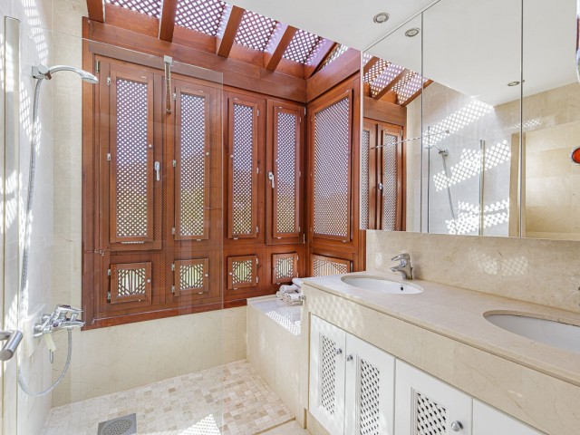 2 Bedrooms Apartment in Nueva Andalucía