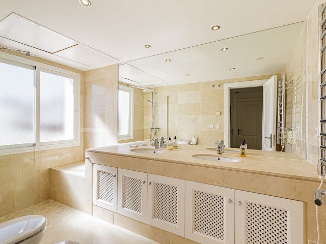 2 Bedrooms Apartment in Nueva Andalucía