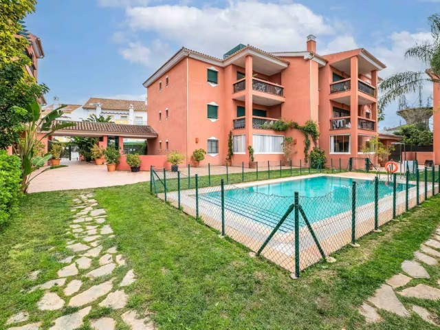 Apartamento con 2 Dormitorios  en Marbesa