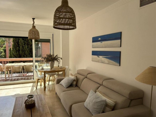 Apartamento con 2 Dormitorios  en Marbesa