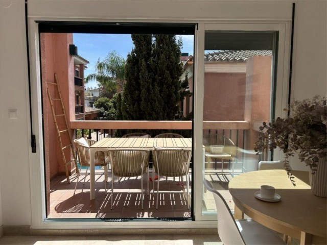 Apartamento con 2 Dormitorios  en Marbesa