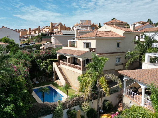 Villa con 4 Dormitorios  en Riviera del Sol