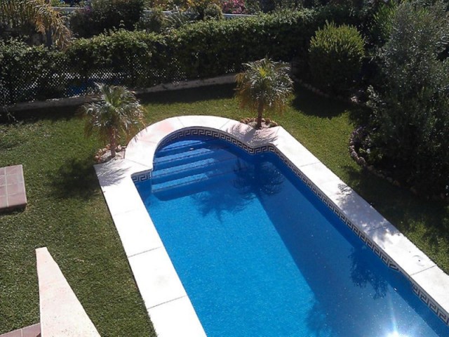 Villa con 4 Dormitorios  en Riviera del Sol
