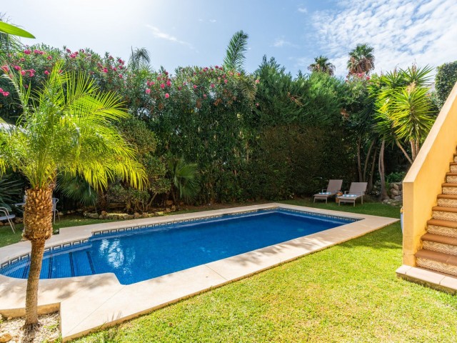 Villa con 4 Dormitorios  en Riviera del Sol