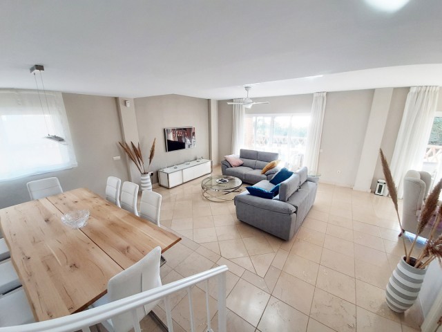 Villa con 4 Dormitorios  en Riviera del Sol