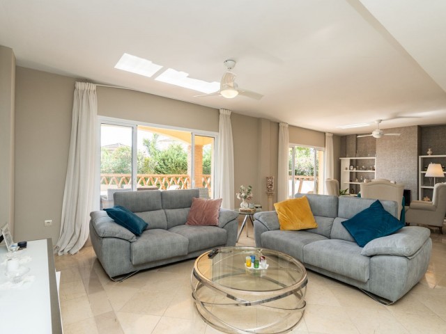 Villa con 4 Dormitorios  en Riviera del Sol
