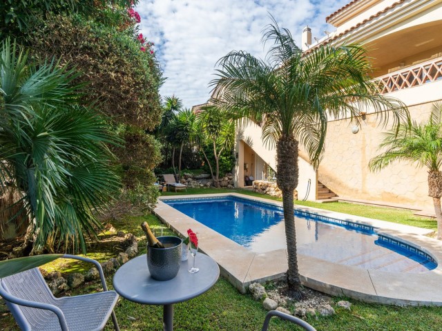Villa avec 4 Chambres  à Riviera del Sol
