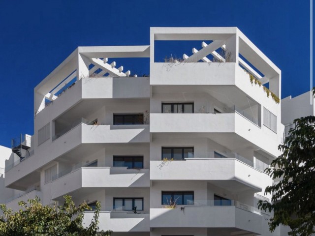 4 Bedrooms Apartment in Estepona