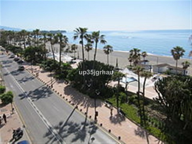 4 Slaapkamer Rijtjeshuis in Estepona