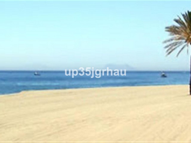 4 Slaapkamer Rijtjeshuis in Estepona