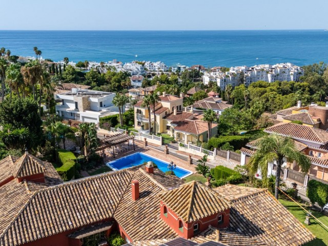 8 Bedrooms Villa in Benalmadena