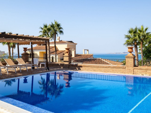 8 Bedrooms Villa in Benalmadena