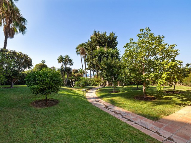 8 Bedrooms Villa in Benalmadena