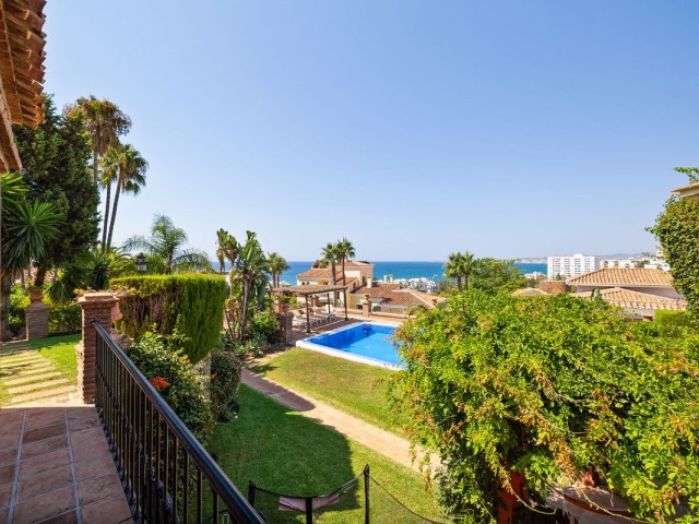 8 Bedrooms Villa in Benalmadena