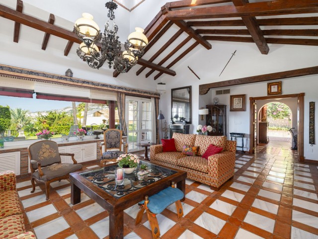 8 Bedrooms Villa in Benalmadena