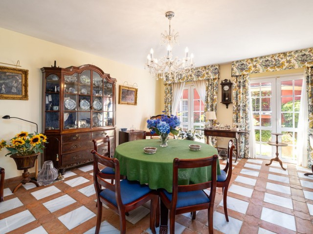 8 Bedrooms Villa in Benalmadena