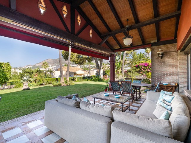 8 Bedrooms Villa in Benalmadena