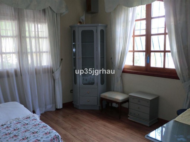 5 Soveroms Villa i Estepona