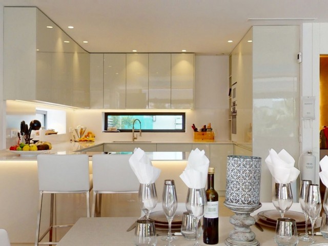 Villa con 5 Dormitorios  en La Cala