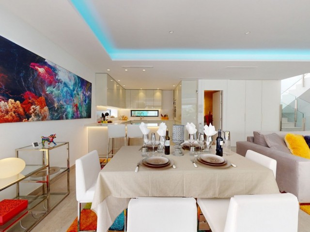 Villa con 5 Dormitorios  en La Cala