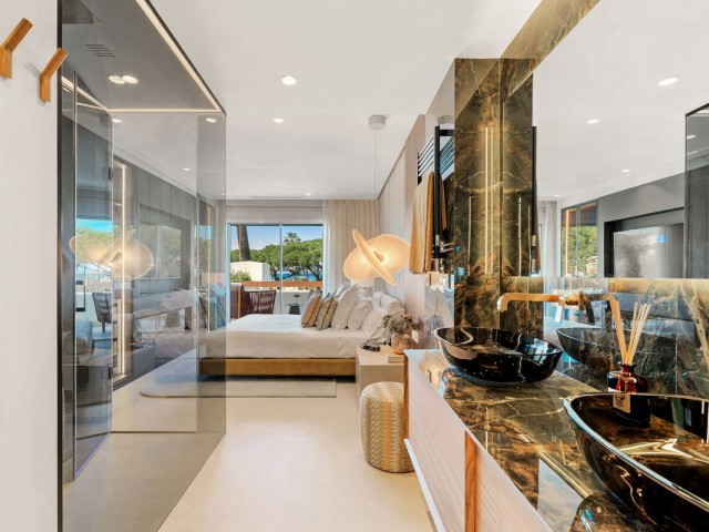 Apartamento con 6 Dormitorios  en Los Monteros