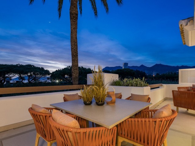 Apartamento con 6 Dormitorios  en Los Monteros