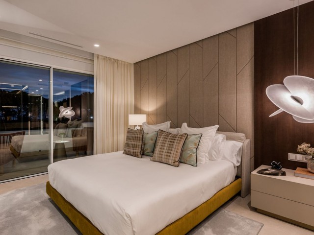 Apartamento con 6 Dormitorios  en Los Monteros