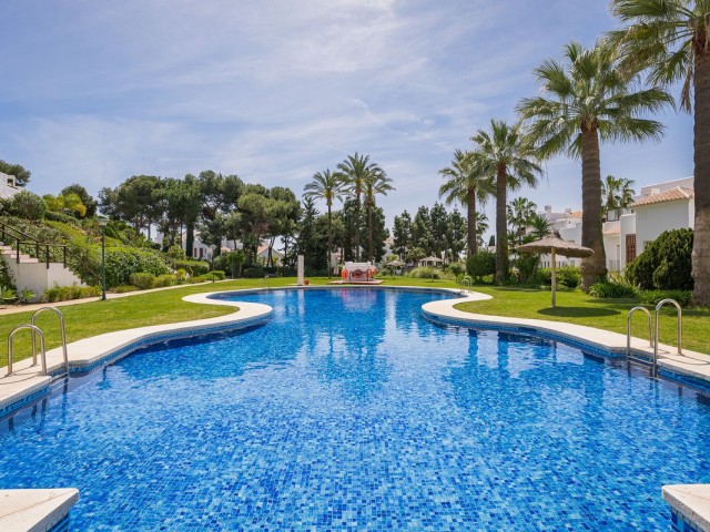 Apartamento con 6 Dormitorios  en Los Monteros