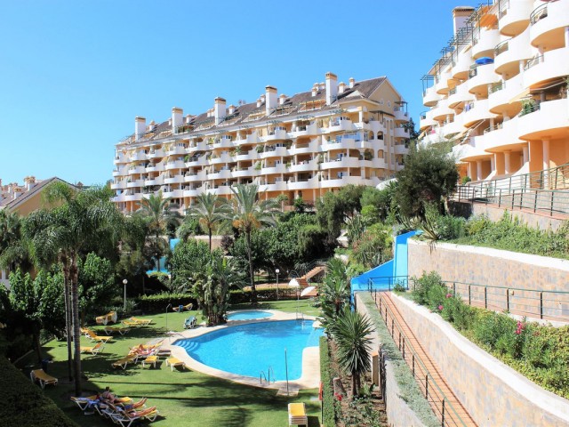 2 Bedrooms Apartment in Nueva Andalucía