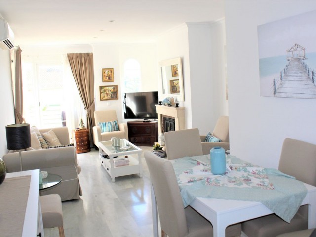 2 Bedrooms Apartment in Nueva Andalucía